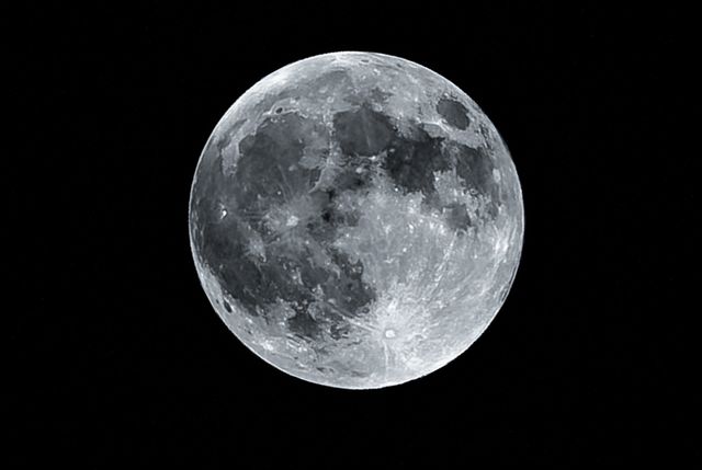 Close-up Full Moon in Dark Night Sky - Download Free Stock Photos Pikwizard.com