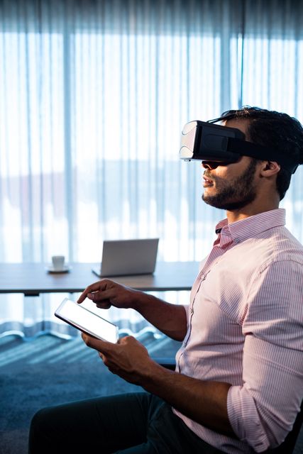 Businessman using VR headset and tablet in modern office - Download Free Stock Photos Pikwizard.com