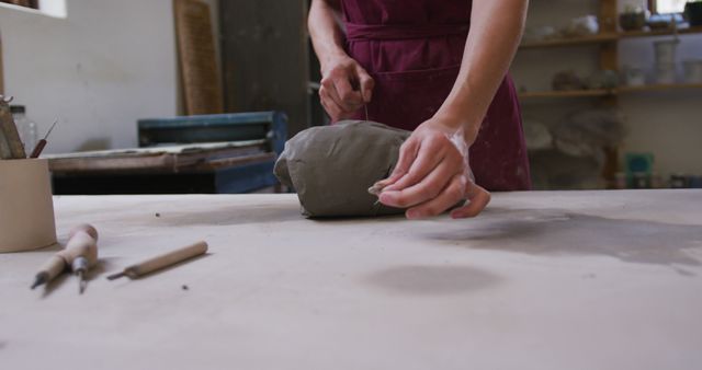 Mid section of female potter cutting clay with thread at pottery studio - Download Free Stock Photos Pikwizard.com