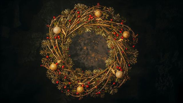 Elegant Christmas Wreath with Pine and Gold Decor