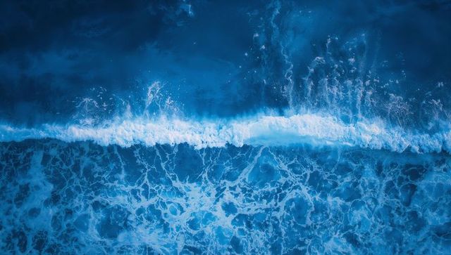 Majestic Ocean Waves Crashing Along Dynamic Seascape