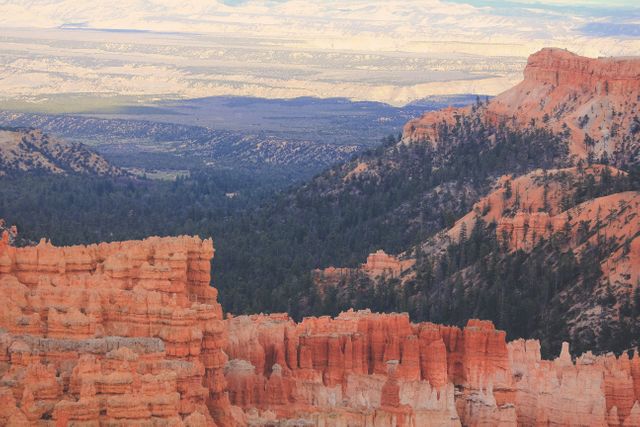 Beautiful landscape of Bryce Canyon National Park in Utah, showcasing unique rock formations and natural beauty. Ideal for nature enthusiasts, travel brochures, adventure magazines, and outdoor activity promotions.