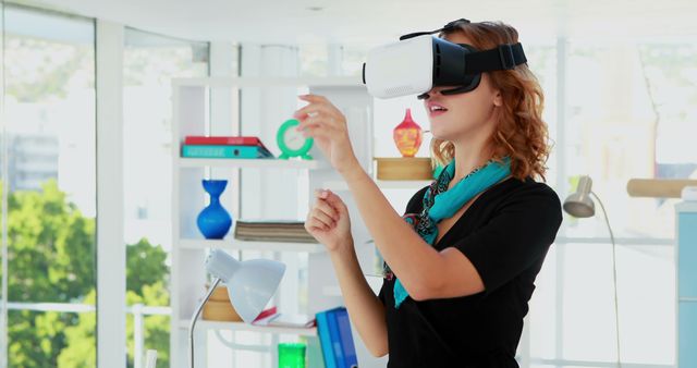 Young Woman Using Virtual Reality Headset in Creative Space - Download Free Stock Images Pikwizard.com