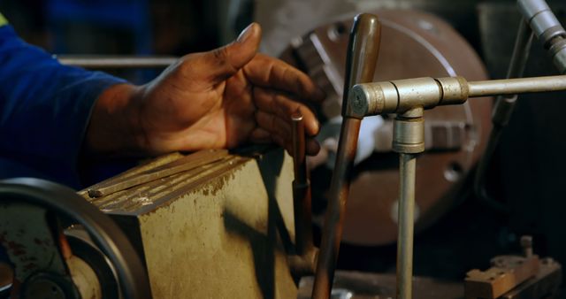 Close-up of Machinist Operating Lathe in Workshop - Download Free Stock Images Pikwizard.com