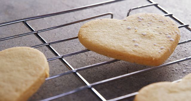 Heart-Shaped Shortbread Cookie Cooling on Wire Rack - Download Free Stock Images Pikwizard.com