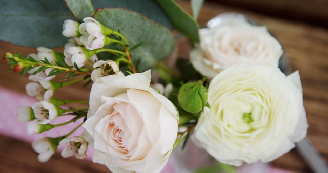 A delicate arrangement of pale pink roses and white flowers creates a sense of elegance and tranquility. Ideal for special occasions, this floral composition exudes a romantic and serene ambiance.