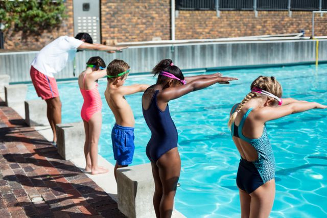 Instructor and little swimmers preparing to jump in pool - Download Free Stock Photos Pikwizard.com
