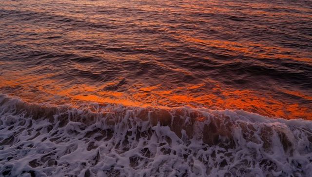 Tranquil Ocean Waves Reflecting Vibrant Sunset Colors