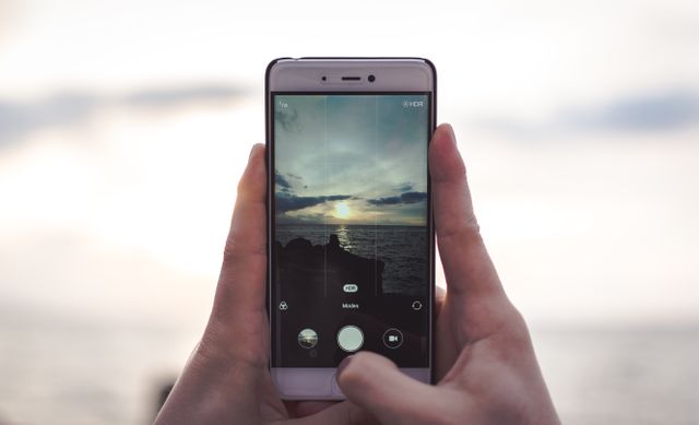 Person capturing scenic sunset with smartphone on the beach - Download Free Stock Images Pikwizard.com