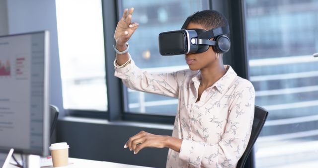 Young Professional Exploring Virtual Reality in Office Environment - Download Free Stock Images Pikwizard.com