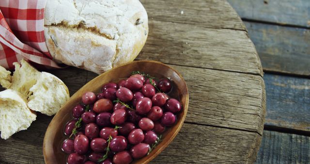 Fresh Homemade Bread and Bowl of Red Grapes on Rustic Wooden Table - Download Free Stock Images Pikwizard.com