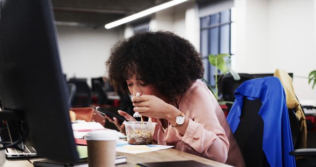 Young Woman Eating Lunch at Work Desk While Using Smartphone - Download Free Stock Images Pikwizard.com