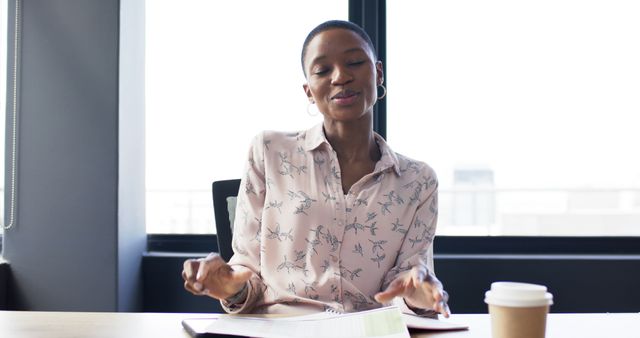 Confident African American Businesswoman Discussing in Meeting - Download Free Stock Images Pikwizard.com