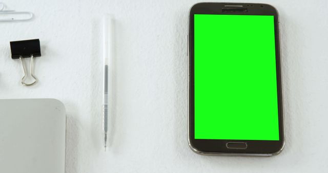 Smartphone with Green Screen for Branding on Office Desk - Download Free Stock Images Pikwizard.com