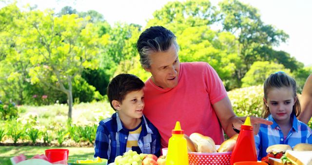 Family Enjoying Picnic Outdoors with Food and Refreshments in Park - Download Free Stock Images Pikwizard.com