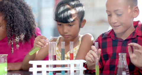 Diverse Schoolchildren Conducting Chemistry Experiments - Download Free Stock Images Pikwizard.com