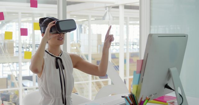 Businesswoman Using Virtual Reality Headset at Modern Office - Download Free Stock Images Pikwizard.com