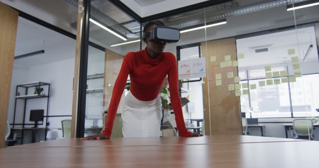 Businesswoman Experiencing Virtual Reality Technology in Modern Office - Download Free Stock Images Pikwizard.com