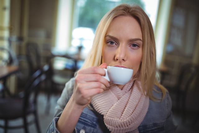 Portrait of beautiful woman having a cup of coffee in cafÃ©