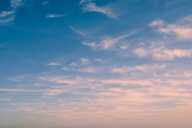 Serene Sunset Sky with Gentle Cirrus Clouds - Download Free Stock Photos Pikwizard.com