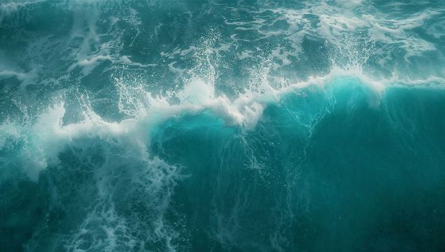 Powerful turbulent ocean waves with white foam