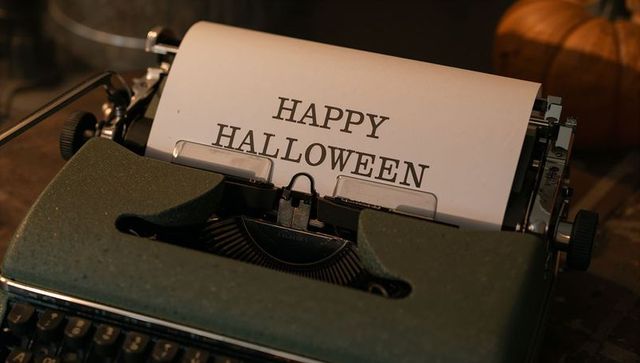 Vintage typewriter displaying happy halloween message