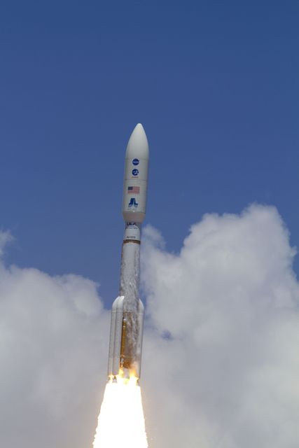 Atlas V-551 Rocket Launch Carrying NASA’s Juno Probe at Cape Canaveral - Download Free Stock Photos Pikwizard.com
