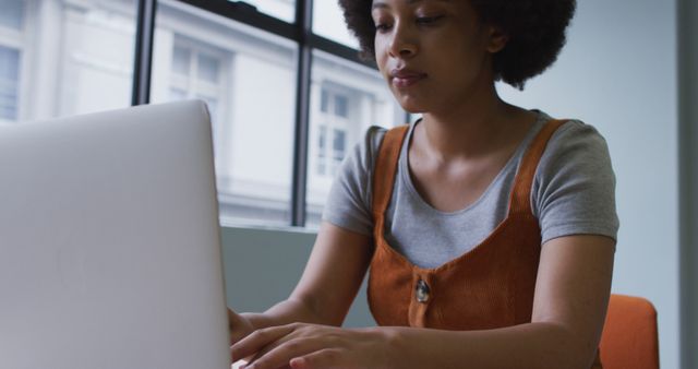 Focused Woman Using Laptop in Modern Office - Download Free Stock Images Pikwizard.com