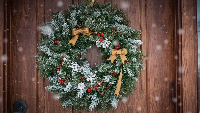 Festive Frosted Wreath Adorning Wooden Door with Snowfall