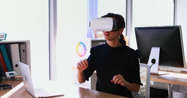 Businesswoman Experiencing Virtual Reality in Office - Download Free Stock Images Pikwizard.com