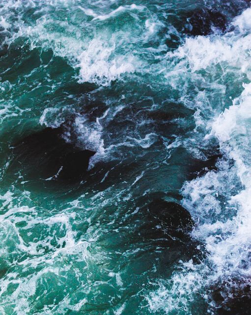 This dynamic image showcases the powerful and turbulent ocean waves from an aerial perspective. The crashing waves and vivid shades of blue and green convey energy and movement. Use this image in projects highlighting marine life, environmental themes or travel destinations. Perfect for advertisements, websites or social media posts focusing on nature's energy and beauty.