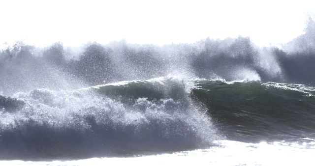 Dynamic Ocean Waves Crashing with Powerful Spray - Download Free Stock Images Pikwizard.com