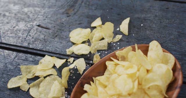 Close up view of potato chips in a bowl with copy space on wooden surface - Download Free Stock Photos Pikwizard.com