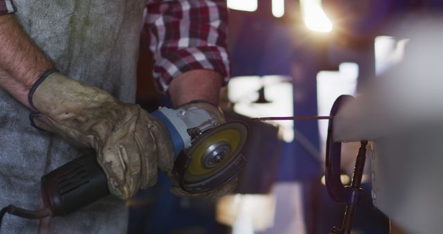 Industrial Worker Using Angle Grinder for Metal Grinding with Protective Gear - Download Free Stock Images Pikwizard.com