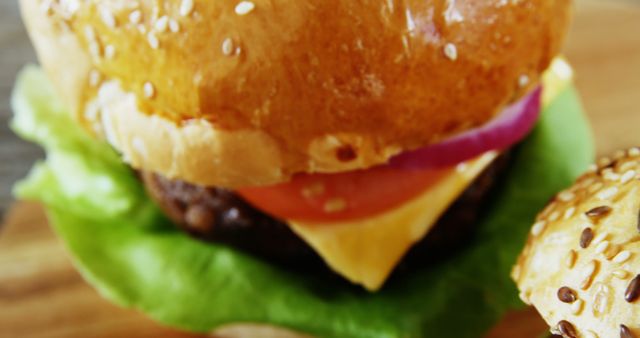 Delicious Cheeseburger with Fresh Lettuce and Tomato - Download Free Stock Images Pikwizard.com