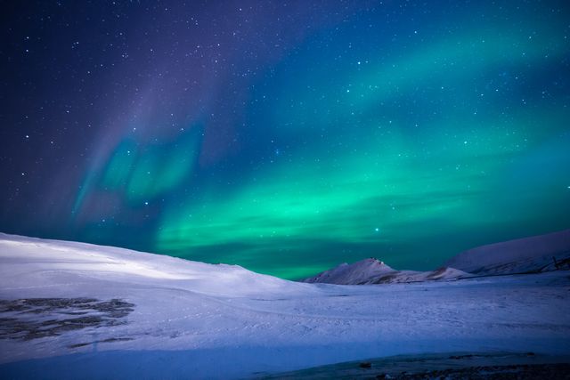 Mesmerizing Northern Lights Over Snowy Mountains - Download Free Stock Photos Pikwizard.com