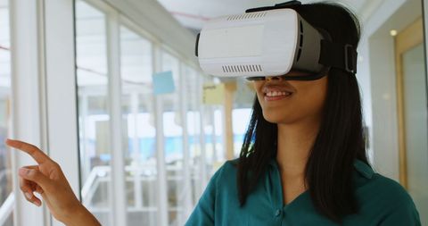 Young Woman Engaged with Virtual Reality Technology in Office - Download Free Stock Images Pikwizard.com