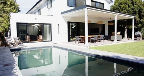 Modern Luxury House with Patio, Pool and Serene Outdoor Space