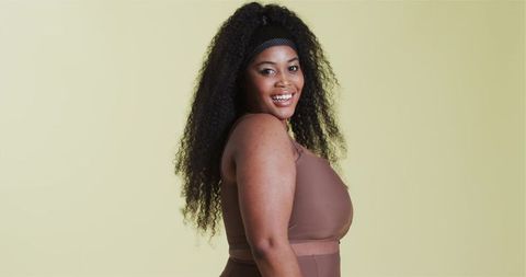 Confident african american woman in activewear showcasing fitness