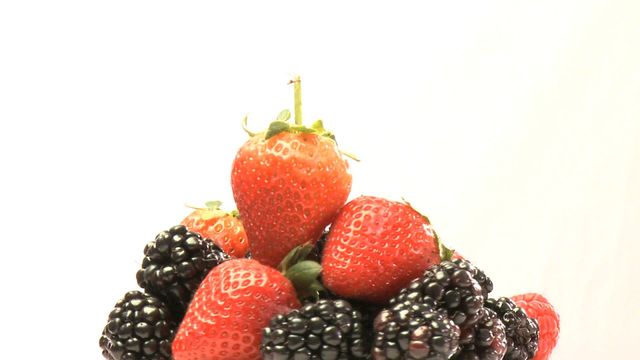 Delicious close-up of ripe strawberries and blackberries with vivid colors, ideal for illustrating healthy eating, nutrition articles, or a blog about balanced diets. Perfect for food magazines, culinary presentations, or social media posts promoting fresh produce.