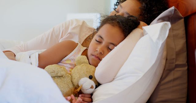 Mother and Daughter Sleeping Together in Bed Holding Teddy Bear - Download Free Stock Images Pikwizard.com