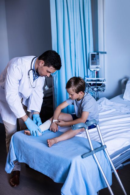 Male Doctor Examining Child's Leg in Hospital Room - Download Free Stock Photos Pikwizard.com