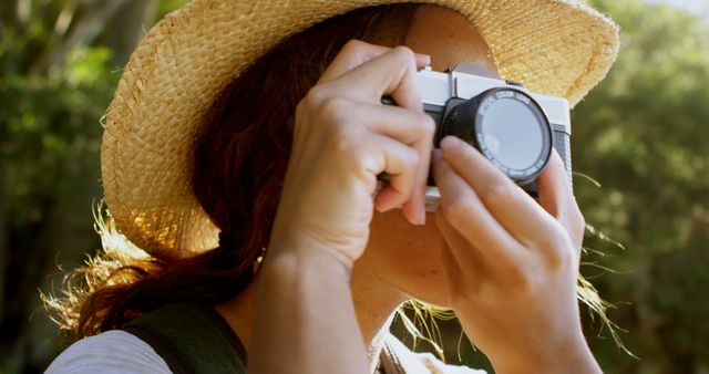 Use this image to depict outdoor activities, nature photography, summer adventures, or travel promotions. Ideal for articles on photography hobbies or summer activities.