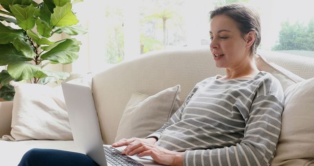 Pregnant Woman Using Laptop at Home on Cozy Couch - Download Free Stock Images Pikwizard.com