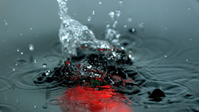 This video features a red pepper creating a splash as it falls into water, captured in slow motion. Perfect for use in advertising for fresh produce, culinary websites, cooking magazines, or health and nutrition blogs. The high-speed photography captures the vibrancy and dynamic movement, making it ideal for promoting freshness and the sensory appeal of food.