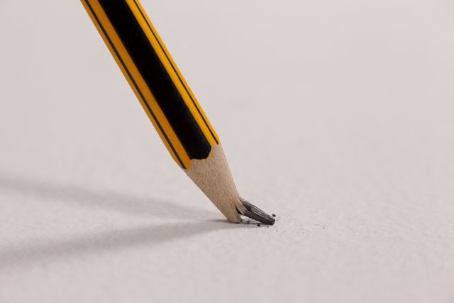 This image shows a close-up of a broken pencil tip on a white background. It can be used in educational materials, articles about writing or drawing, and advertisements for stationery or office supplies. It is also suitable for illustrating concepts of mistakes, errors, or the need for new tools.