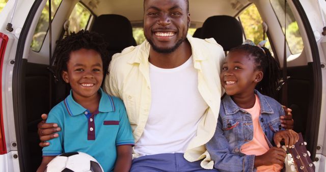 Happy Family Sitting in Car Trunk on Travel Day Smiling Together - Download Free Stock Images Pikwizard.com