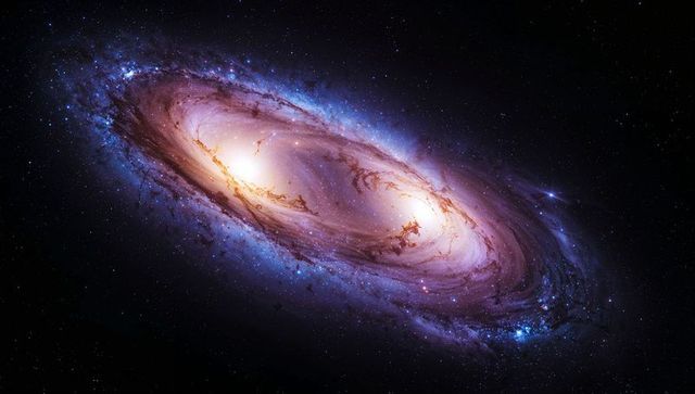 Twin-core spiral galaxy with luminous nuclei, blue star-forming arms and dust lanes