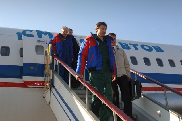 Members of the 11th expedition to the International Space Station, astronaut John Phillips, top left, and cosmonaut Sergei Krikalev, front, arrive at Star City, Russia, Tuesday, Oct. 11, 2005. The crew landed near Arlalyk, Kazakhstan after a six-month mission in orbit.  Along with American businessman Greg Olsen, who visited the station for more than a week, Phillips and Krikalev returned to Earth aboard a Russian Soyuz spacecraft.  Photo Credit: (NASA/Bill Ingalls)