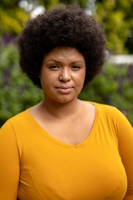 Portrait of african american mid adult woman with afro hairstyle - Download Free Stock Photos Pikwizard.com